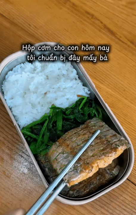 Mẹ bỉm 2 con mỗi ngày đều dậy từ 5 giờ sáng chuẩn bị cơm cho con đi học, thực đơn thay đổi liên tục, càng xem càng 