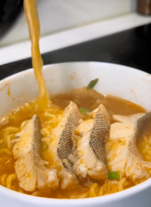 Mẹ bỉm 2 con mỗi ngày đều dậy từ 5 giờ sáng chuẩn bị cơm cho con đi học, thực đơn thay đổi liên tục, càng xem càng 