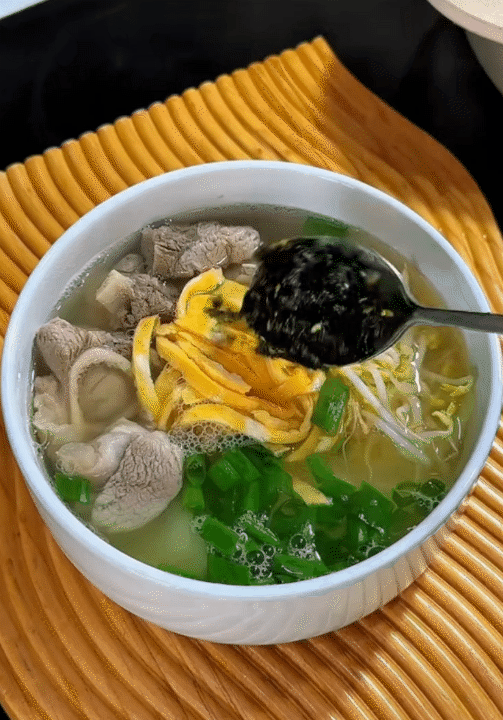 Mẹ bỉm 2 con mỗi ngày đều dậy từ 5 giờ sáng chuẩn bị cơm cho con đi học, thực đơn thay đổi liên tục, càng xem càng 