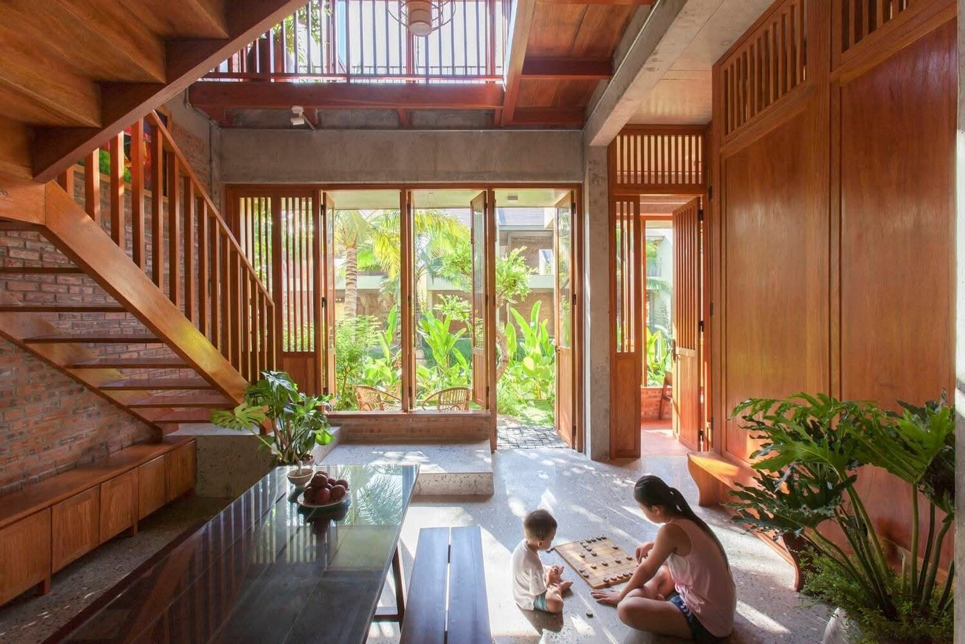 Cải tạo nhà cũ Hội An bằng gỗ và vải với không gian ấn tượng- Ảnh 1.