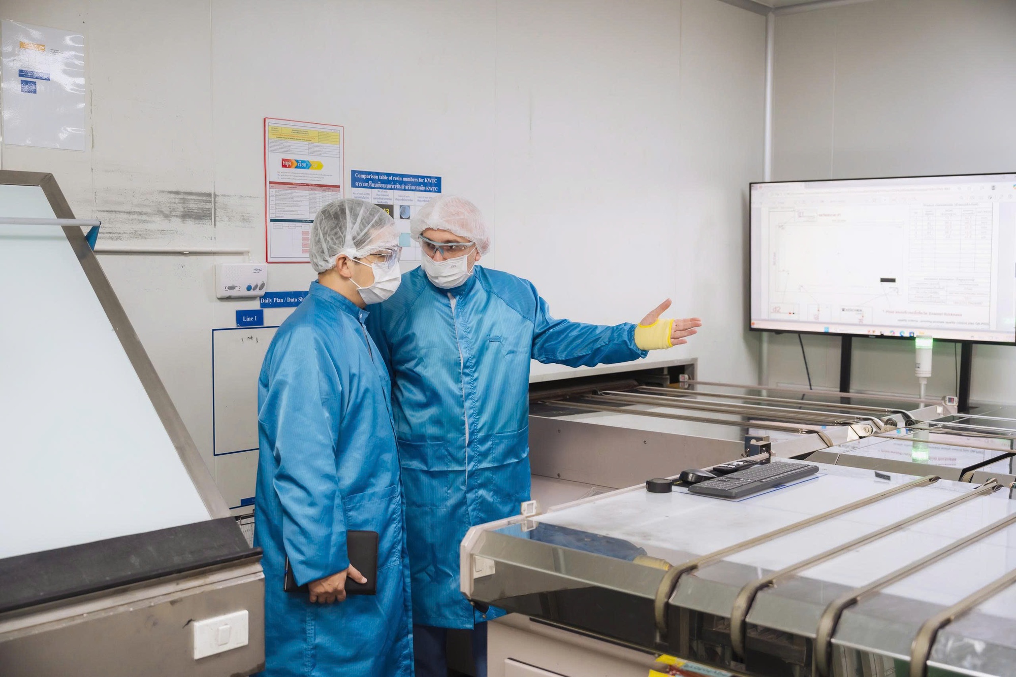 Kocher hợp tác EuroKera, độc quyền mặt kính chống xước X-Nano- Ảnh 3. Kocher hợp tác EuroKera, độc quyền mặt kính chống xước X-Nano- Ảnh 3.