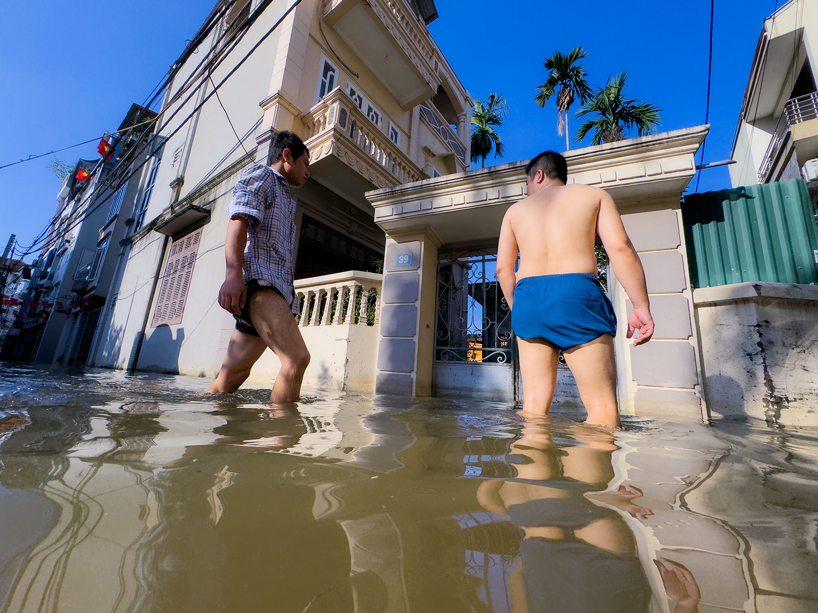Không tin nổi đây là một nơi ở Hà Nội sau 5 ngày mưa lớn- Ảnh 2.