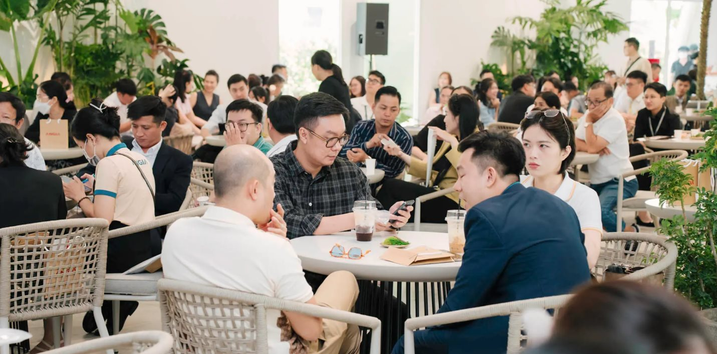 Loạt yếu tố khiến giá chung cư khó hạ nhiệt- Ảnh 1.