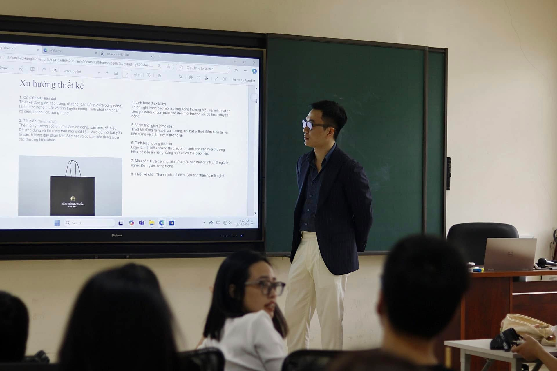 Thế hệ thứ 3 kế thừa "tiệm may của các Đại sứ": Chàng Thạc sĩ bỏ ngang sự nghiệp Ngoại giao về nhà... cầm kéo và áp lực vô hình từ "cái bóng của cha"- Ảnh 21.