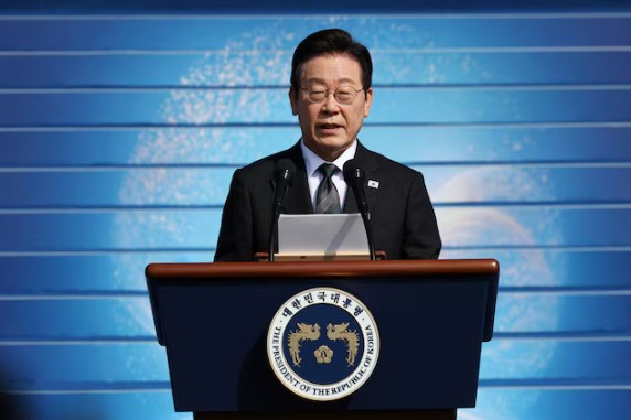 Miễn thị thực cho du khách Trung Quốc, Seoul đối mặt làn sóng biểu tình: Tổng thống Hàn Quốc ra lệnh khẩn- Ảnh 1.