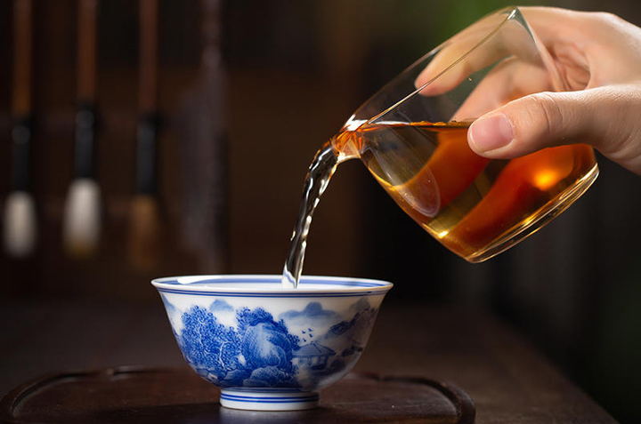 5 loại cốc không nên dùng để đựng nước nóng- Ảnh 1.