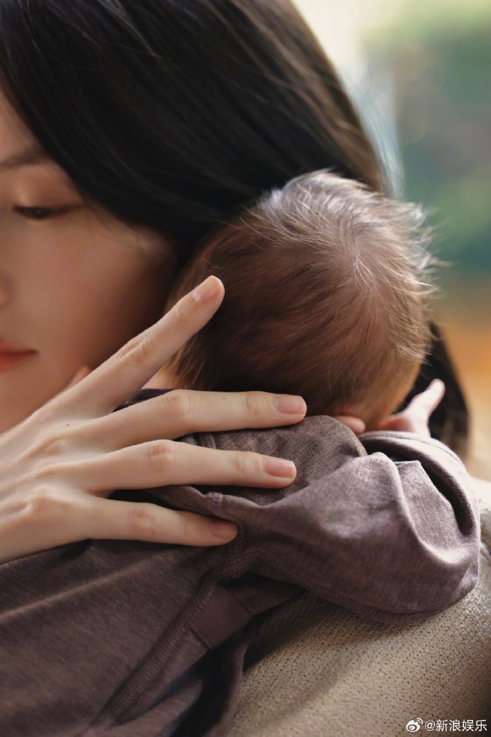 Quý tử xịn nhất showbiz: Mẹ là siêu mẫu, bố là thiếu gia, vừa chào đời đã được ký hợp đồng bạc tỷ!- Ảnh 11.