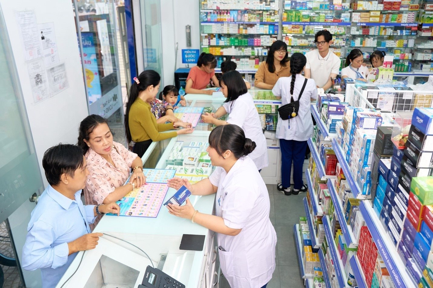 Đi ít hơn, bán nhiều hơn - AI viết lại cuộc chơi bán hàng cho doanh nghiệp dược- Ảnh 1. Đi ít hơn, bán nhiều hơn - AI viết lại cuộc chơi bán hàng cho doanh nghiệp dược- Ảnh 1.