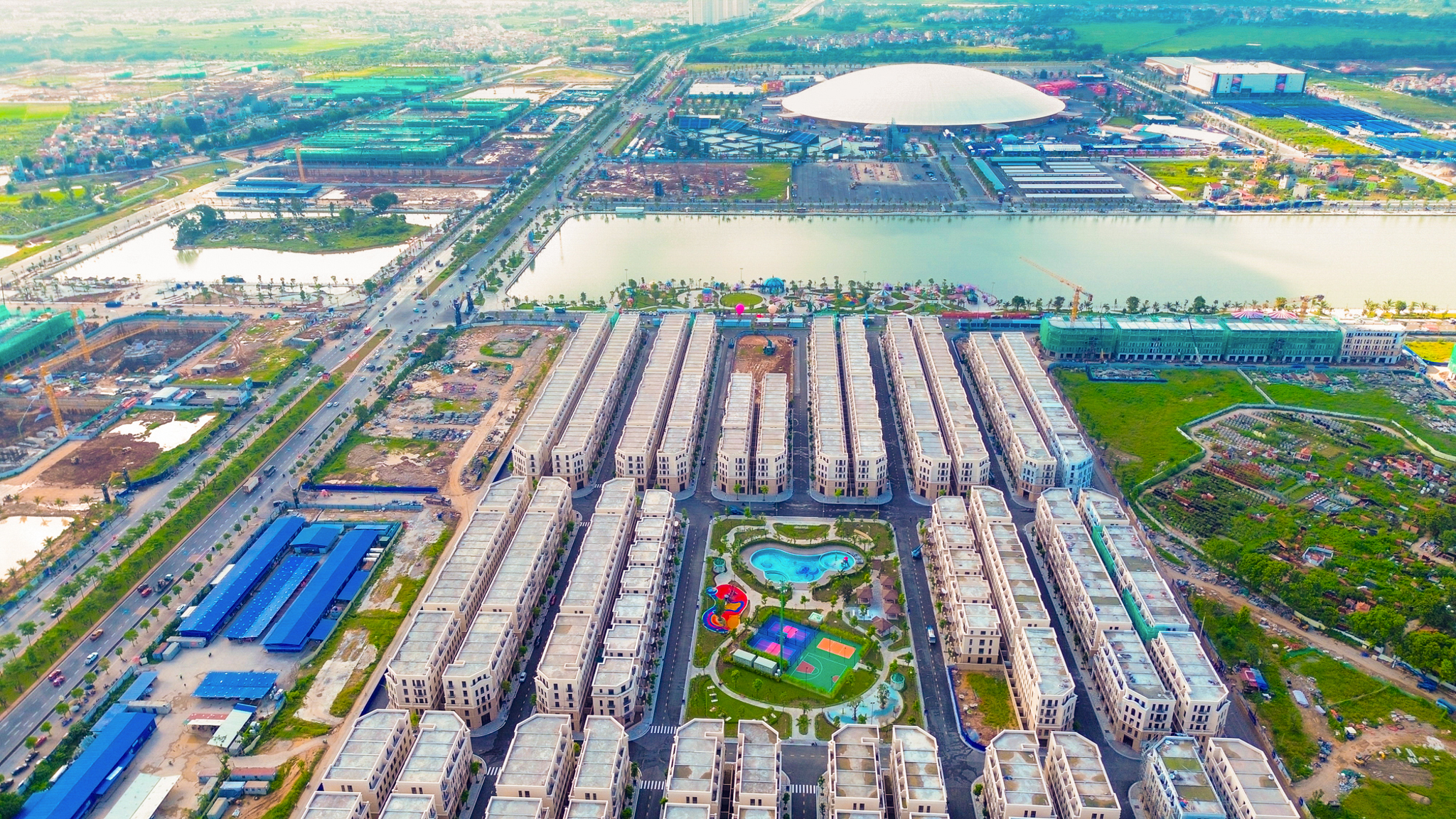 Sau hơn 1 năm khởi công, dự án "hot" nhất của tỷ phú Phạm Nhật Vượng tại Hà Nội giá đã tăng gần gấp đôi, hạ tầng xung quanh đầy bất ngờ- Ảnh 11. Sau hơn 1 năm khởi công, dự án "hot" nhất của tỷ phú Phạm Nhật Vượng tại Hà Nội giá đã tăng gần gấp đôi, hạ tầng xung quanh đầy bất ngờ- Ảnh 11.