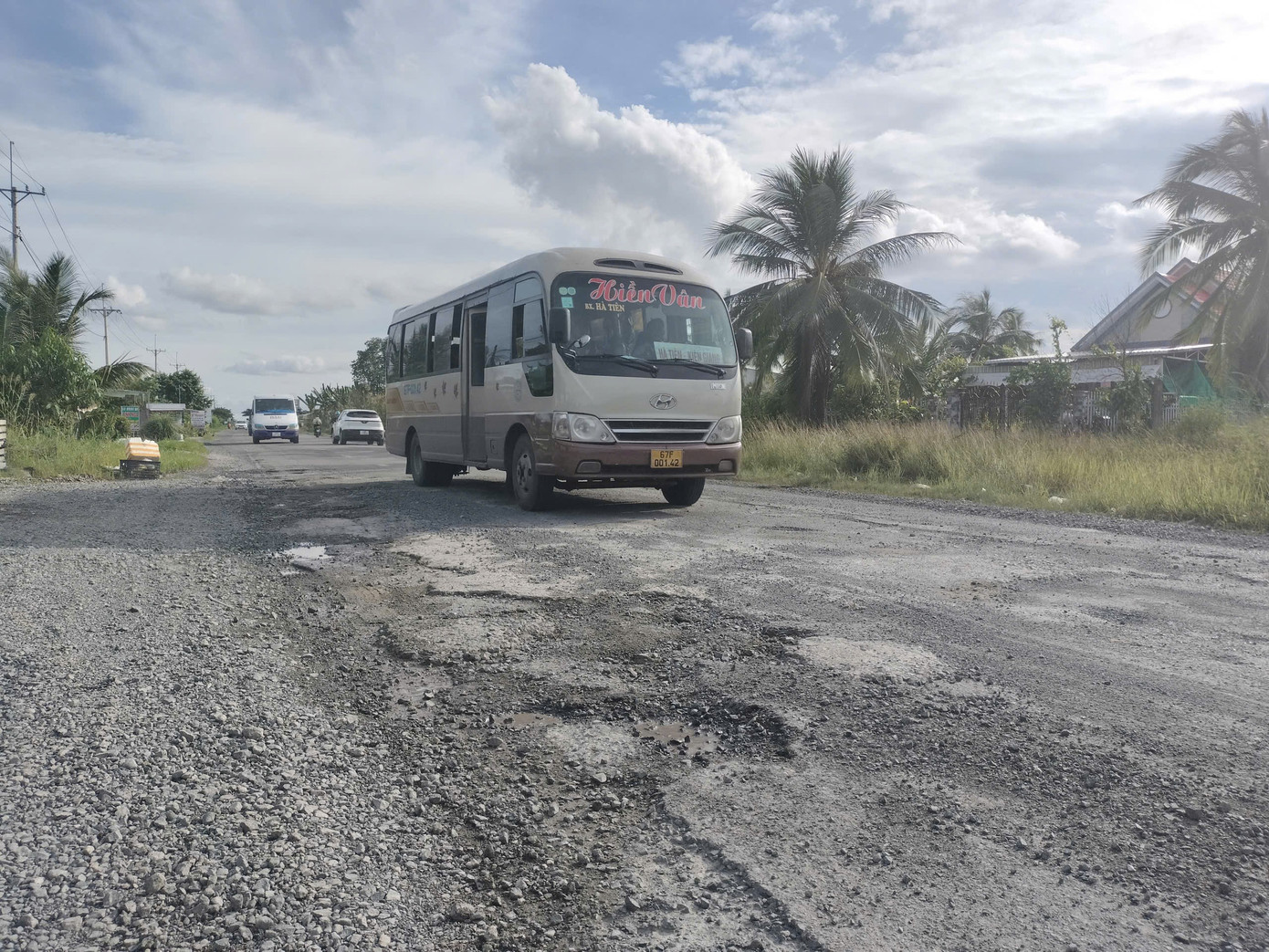 Quốc lộ 1 qua Cà Mau hư hỏng, nhiều ổ gà- Ảnh 2.