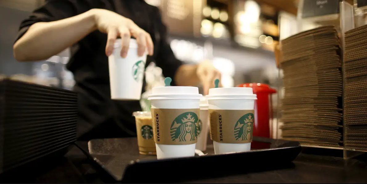 Starbucks vẫn đang rao bán một phần hoạt động kinh doanh tại Trung Quốc với giá hơn 4 tỷ USD- Ảnh 2. Starbucks vẫn đang rao bán một phần hoạt động kinh doanh tại Trung Quốc với giá hơn 4 tỷ USD- Ảnh 2.