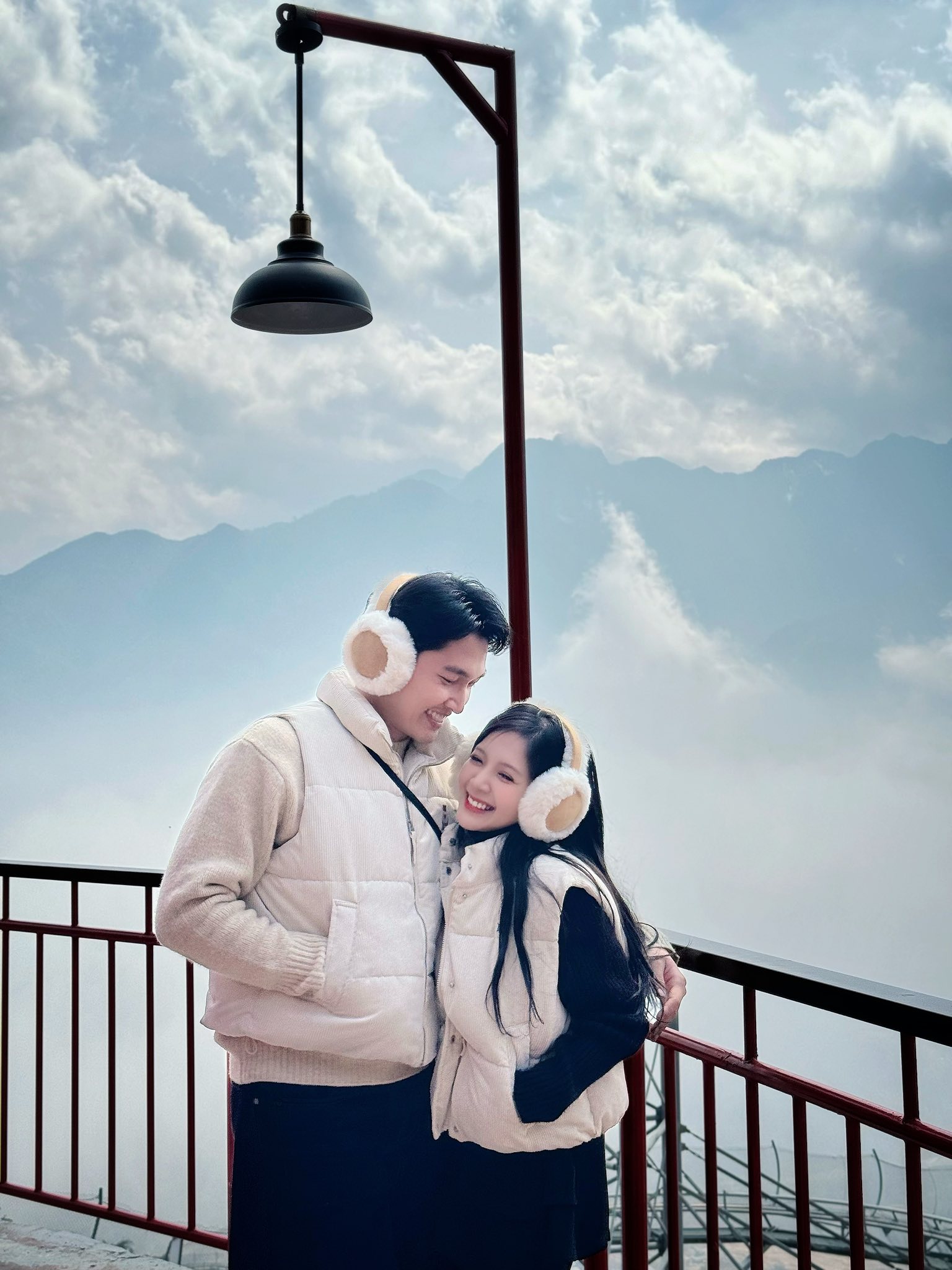 Lễ ăn hỏi Đình Tú - Ngọc Huyền: Cô dâu chú rể lộ diện quá đẹp đôi!- Ảnh 10.