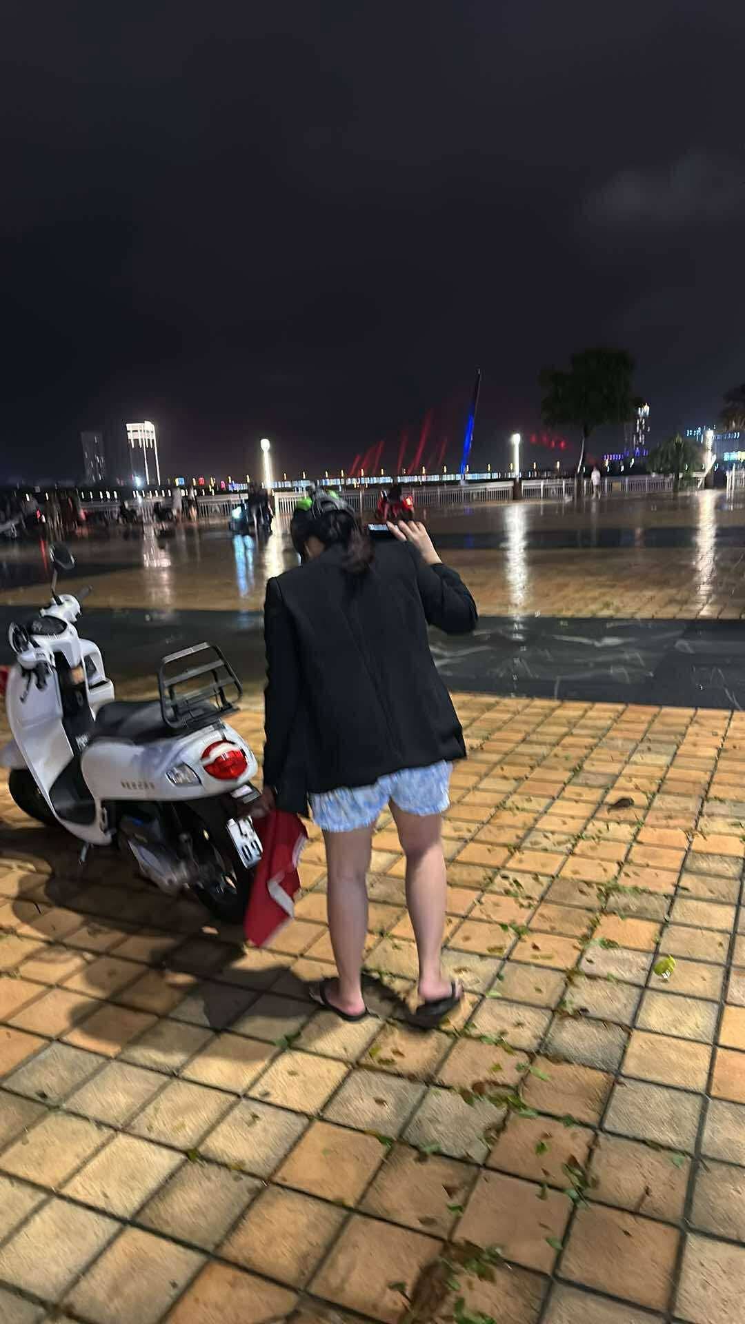 Con bình an như 1 phép màu sau khi bị lũ cuốn: Có lẽ đó là ngày tuyệt vọng nhất nhưng cũng là ngày may mắn nhất trong đời người mẹ- Ảnh 2. Con bình an như 1 phép màu sau khi bị lũ cuốn: Có lẽ đó là ngày tuyệt vọng nhất nhưng cũng là ngày may mắn nhất trong đời người mẹ- Ảnh 2.