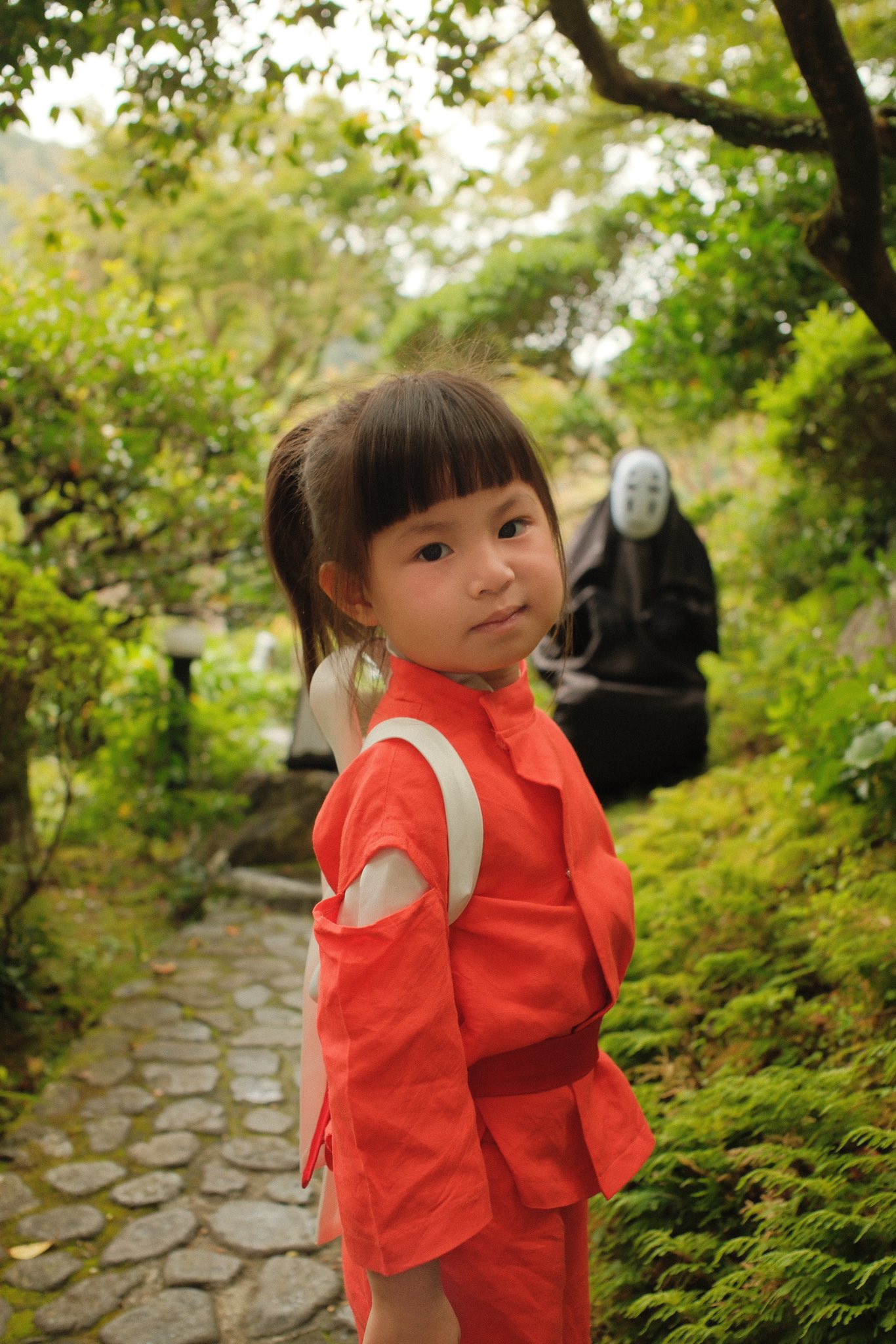 Gia đình Pam Yêu Ơi tung bộ ảnh cosplay "Vùng Đất Linh Hồn" khi du lịch Nhật Bản: Phiên bản Halloween 2025 ngọt ngào nhất mạng xã hội- Ảnh 2. Gia đình Pam Yêu Ơi tung bộ ảnh cosplay "Vùng Đất Linh Hồn" khi du lịch Nhật Bản: Phiên bản Halloween 2025 ngọt ngào nhất mạng xã hội- Ảnh 2.