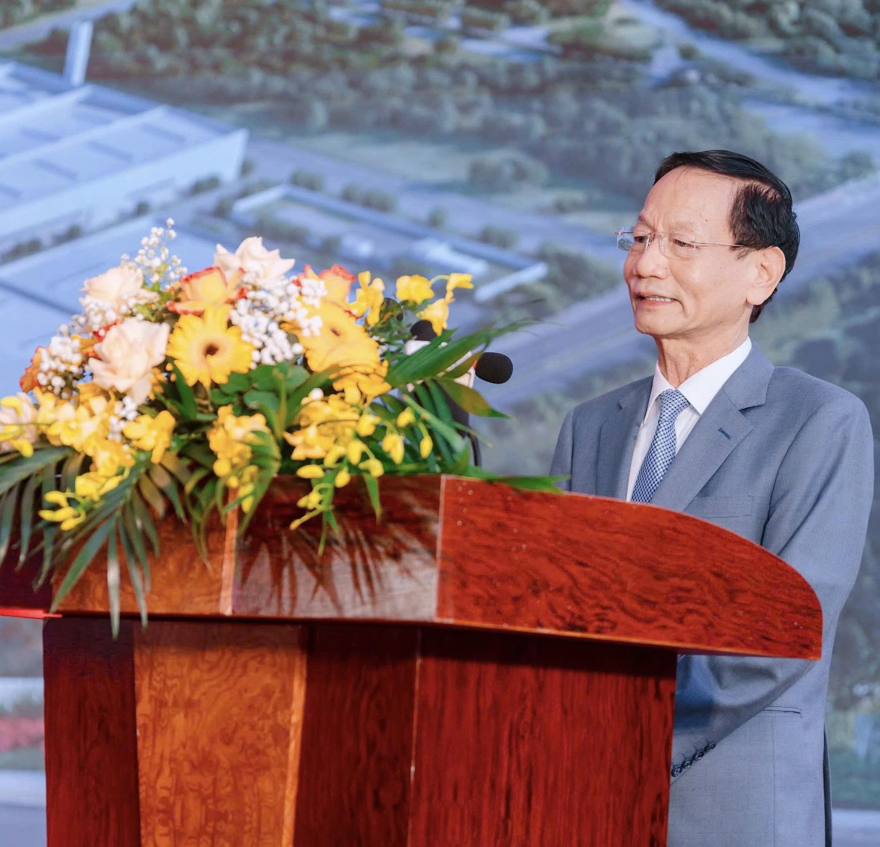 Bắt tay hãng xe Trung Quốc, Chủ tịch Vũ Văn Tiền chính thức khởi công nhà máy sản xuất ô tô tại Hưng Yên, công suất 120.000 xe/năm- Ảnh 1. Bắt tay hãng xe Trung Quốc, Chủ tịch Vũ Văn Tiền chính thức khởi công nhà máy sản xuất ô tô tại Hưng Yên, công suất 120.000 xe/năm- Ảnh 1.