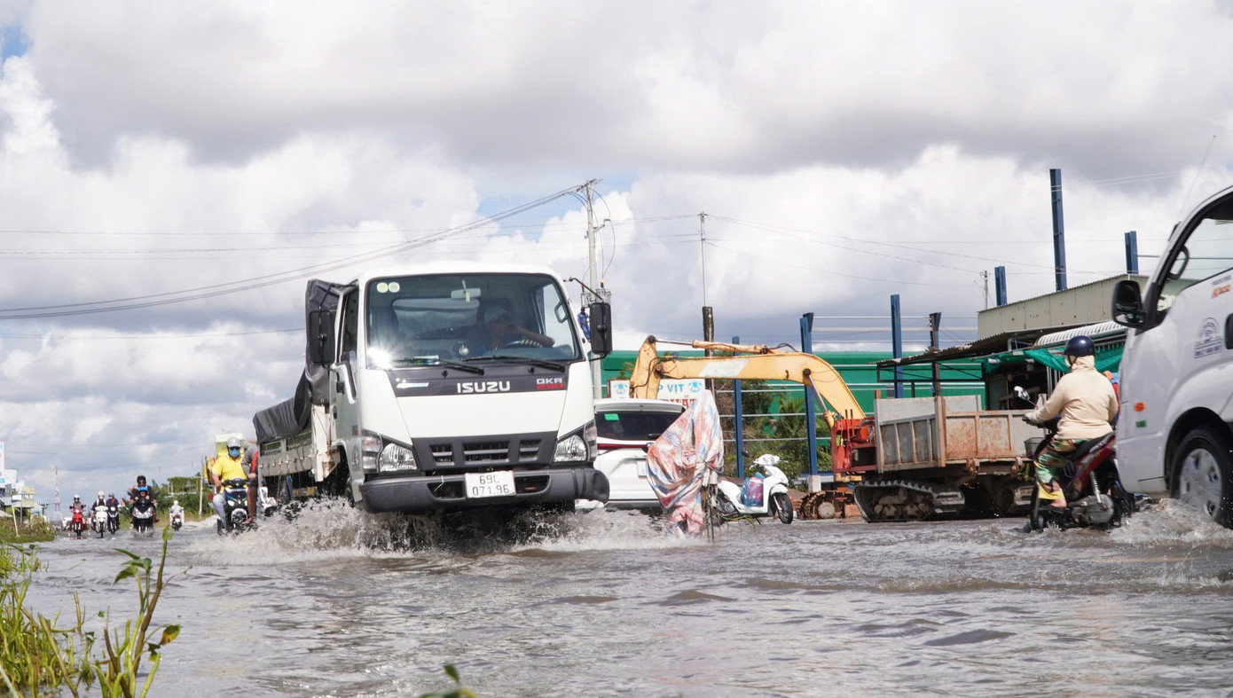 Quốc lộ 1 qua Cà Mau hư hỏng, nhiều ổ gà- Ảnh 6.