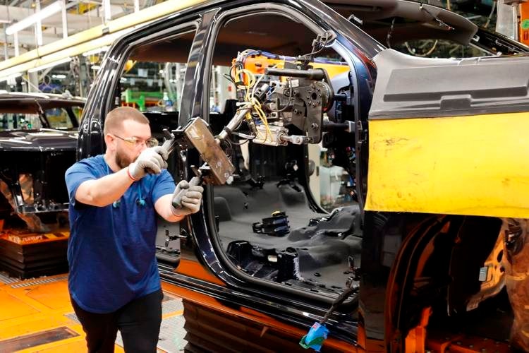 GM cắt giảm hơn 3.400 lao động mảng xe điện, thu hẹp dây chuyền sản xuất và tạm đóng cửa nhà máy, thực hiện cải tổ nhân lực lớn nhất kể từ sau đại dịch- Ảnh 3. GM cắt giảm hơn 3.400 lao động mảng xe điện, thu hẹp dây chuyền sản xuất và tạm đóng cửa nhà máy, thực hiện cải tổ nhân lực lớn nhất kể từ sau đại dịch- Ảnh 3.