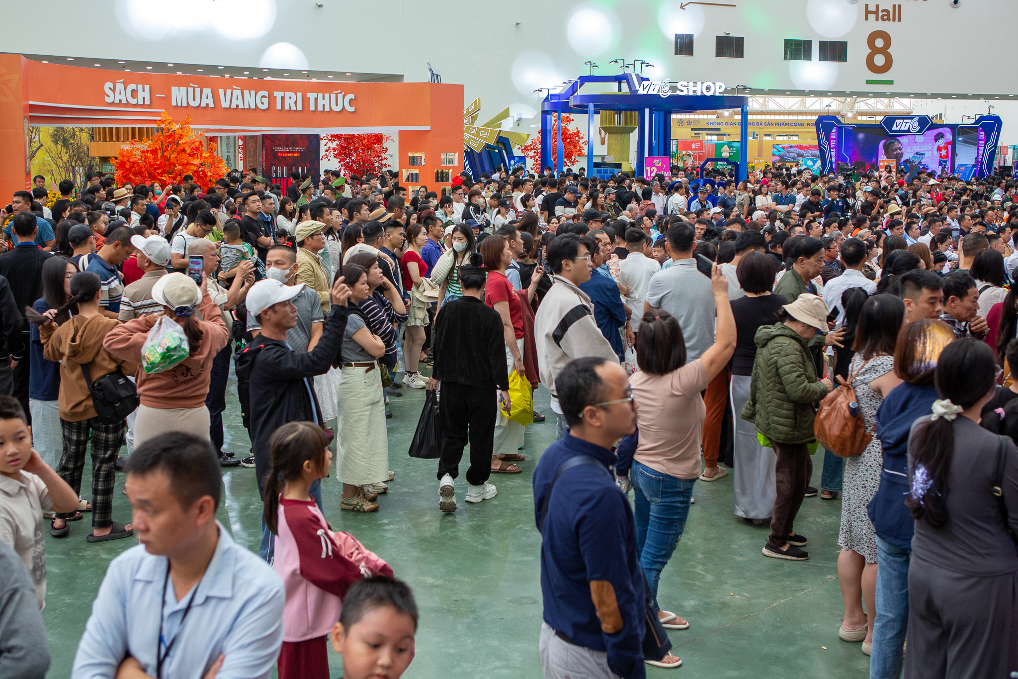 Sau hơn 1 năm khởi công, dự án "hot" nhất của tỷ phú Phạm Nhật Vượng tại Hà Nội giá đã tăng gần gấp đôi, hạ tầng xung quanh đầy bất ngờ- Ảnh 7. Sau hơn 1 năm khởi công, dự án "hot" nhất của tỷ phú Phạm Nhật Vượng tại Hà Nội giá đã tăng gần gấp đôi, hạ tầng xung quanh đầy bất ngờ- Ảnh 7.