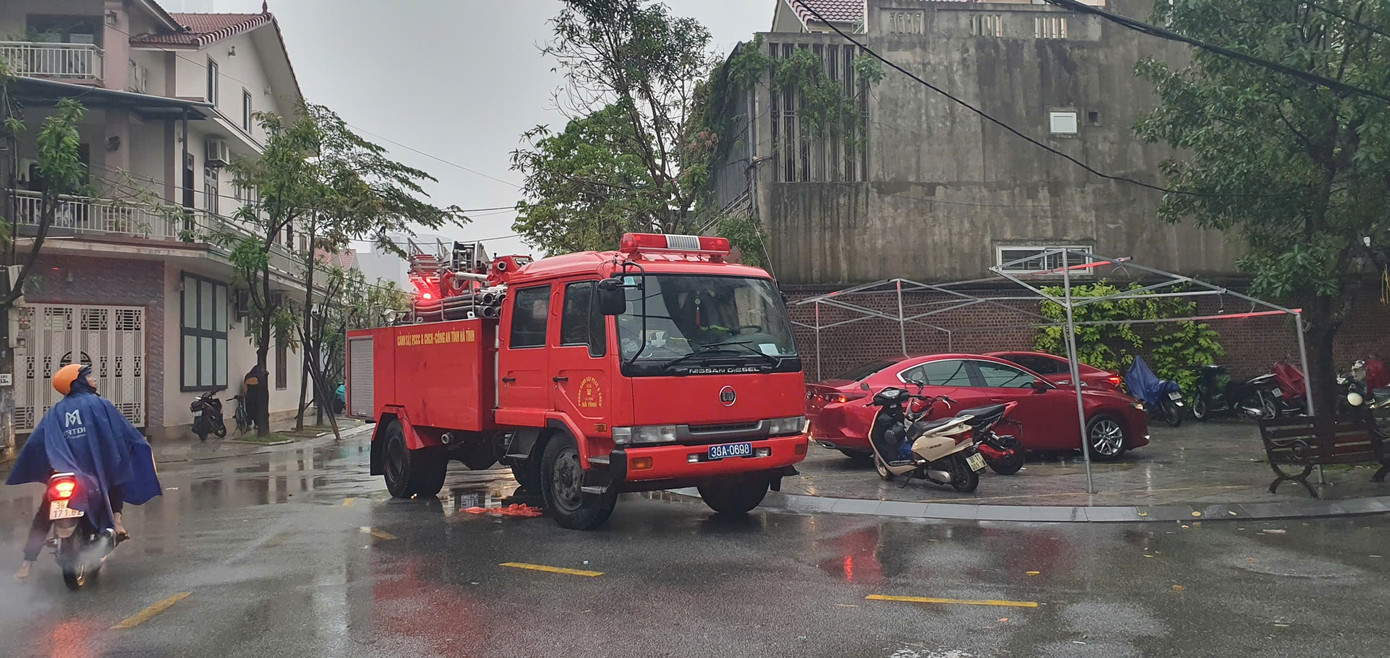 Cháy căn hộ chung cư vào rạng sáng, nhiều người dân hoảng hốt- Ảnh 3.