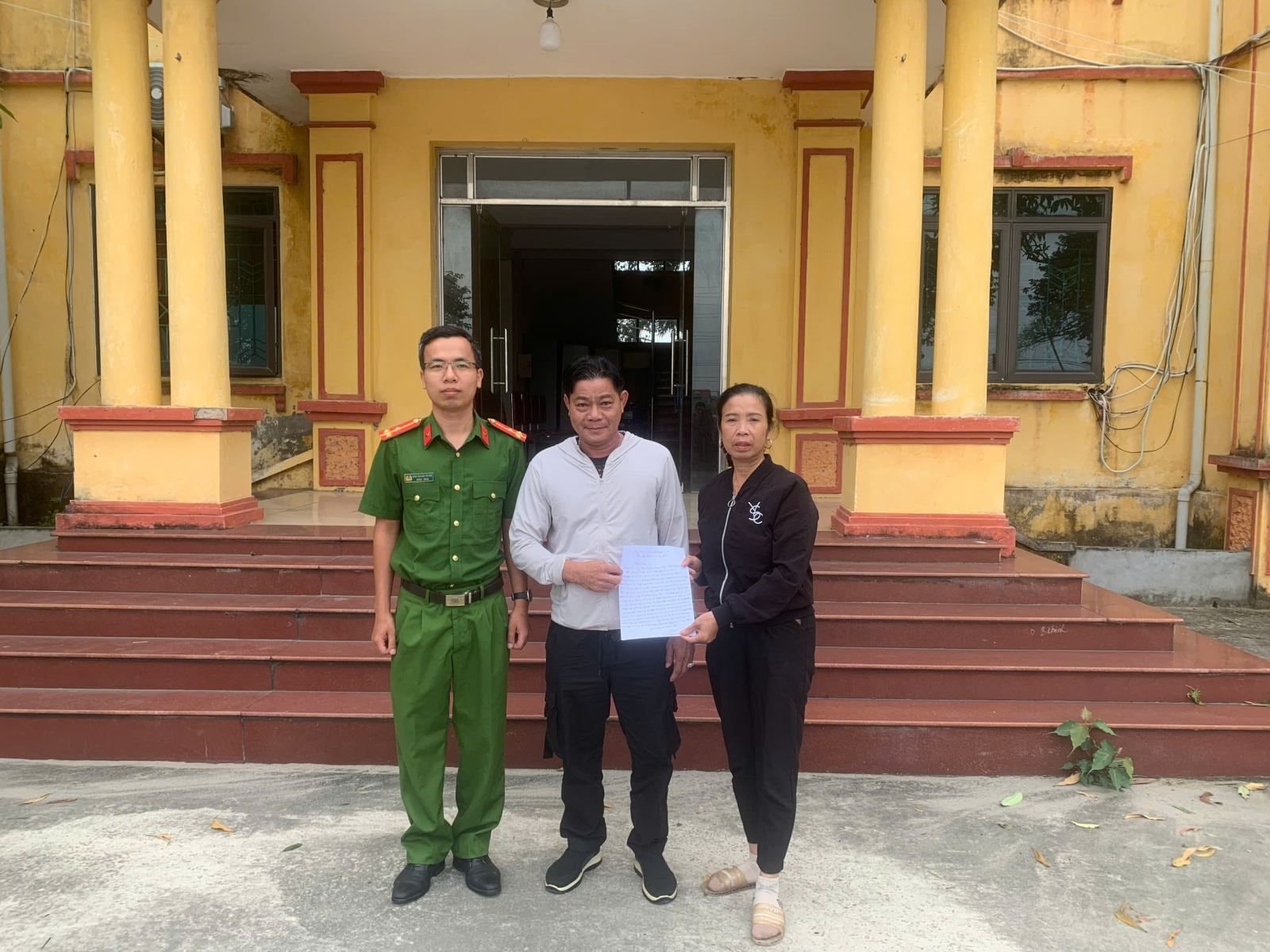 Không mua bán, vay mượn, người phụ nữ Hưng Yên bỗng nhận được 1 tỷ đồng: Công an xác định giao dịch với số tiền đặc biệt lớn, lập tức vào cuộc- Ảnh 1. Không mua bán, vay mượn, người phụ nữ Hưng Yên bỗng nhận được 1 tỷ đồng: Công an xác định giao dịch với số tiền đặc biệt lớn, lập tức vào cuộc- Ảnh 1.