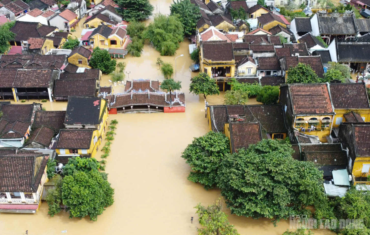 Toàn cảnh Hội An trong đỉnh lũ lịch sử, vượt mức năm 1964- Ảnh 2. Toàn cảnh Hội An trong đỉnh lũ lịch sử, vượt mức năm 1964- Ảnh 2.