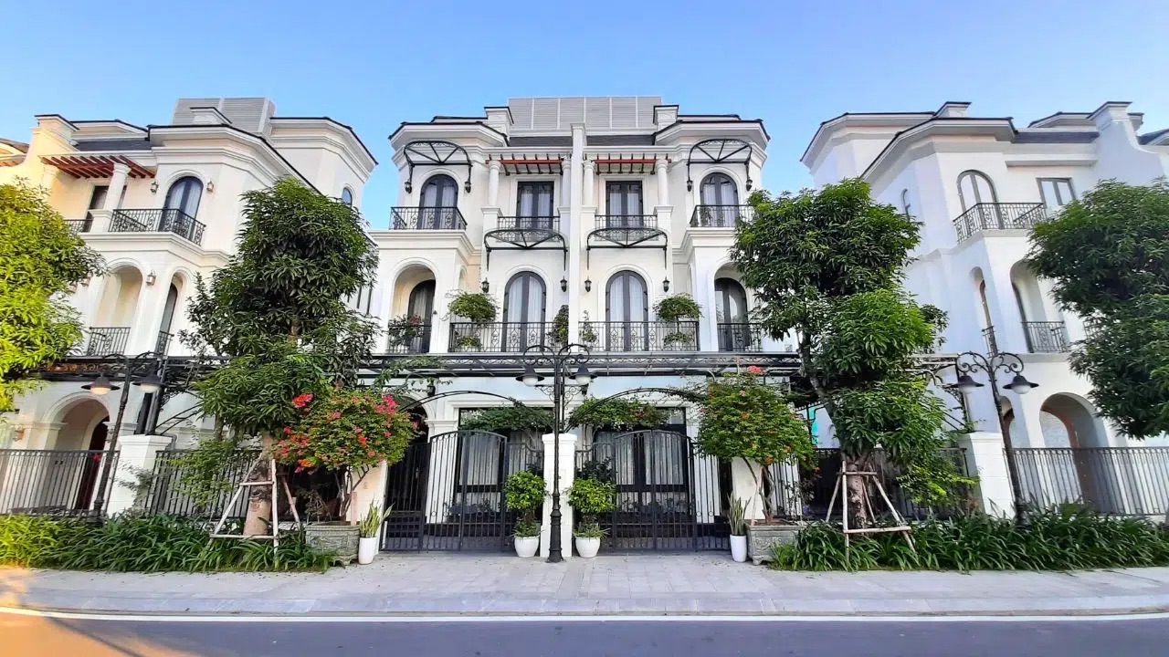 Hai khu nhà giàu bậc nhất Hà Nội, nơi Huấn Hoa Hồng sở hữu biệt thự sang chảnh, sổ đỏ thành tệp có gì đặc biệt?- Ảnh 2.