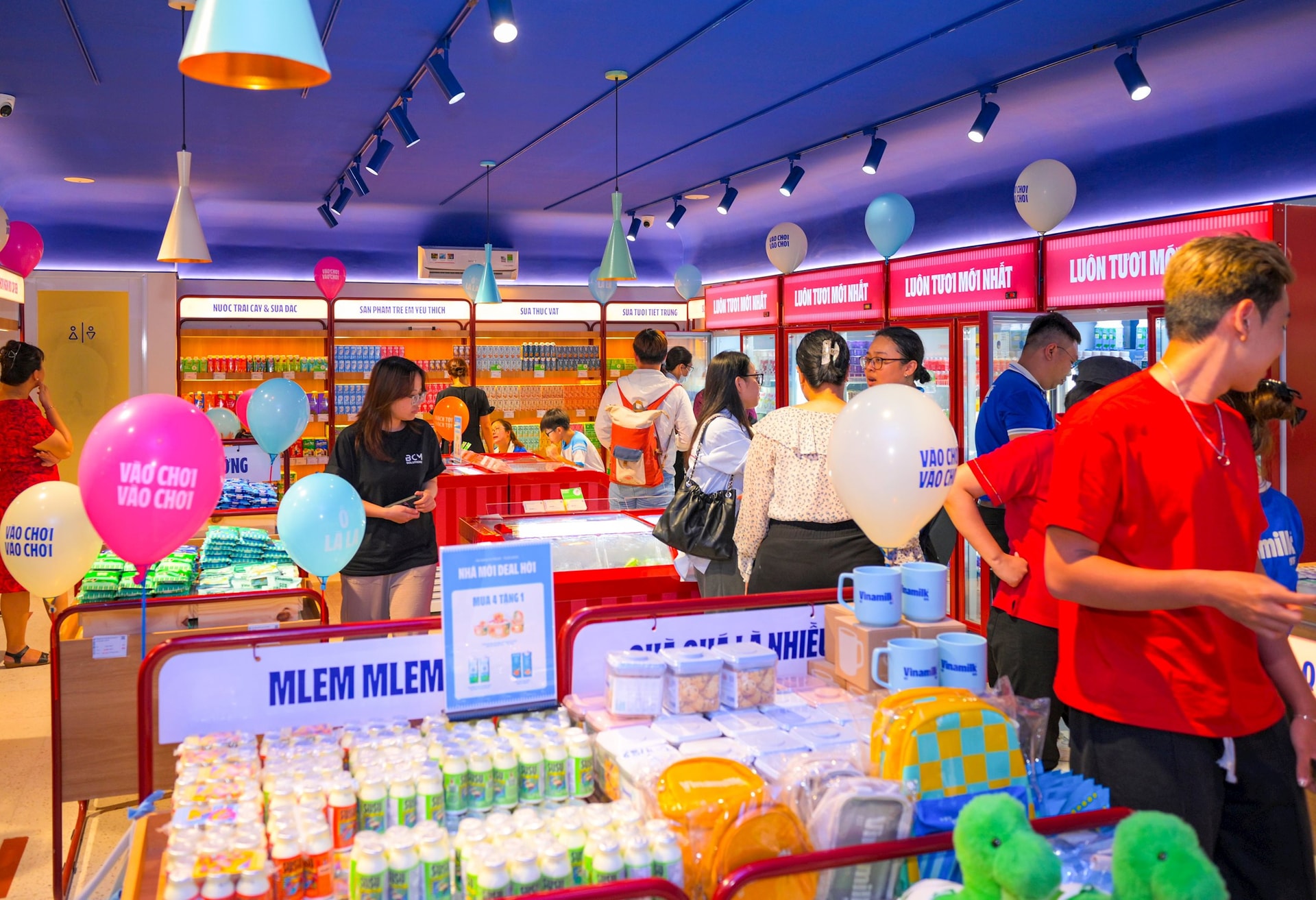 Vinamilk: Tổng doanh thu hợp nhất quý 3 tiến sát cột mốc 17 nghìn tỷ đồng- Ảnh 3. Vinamilk: Tổng doanh thu hợp nhất quý 3 tiến sát cột mốc 17 nghìn tỷ đồng- Ảnh 3.