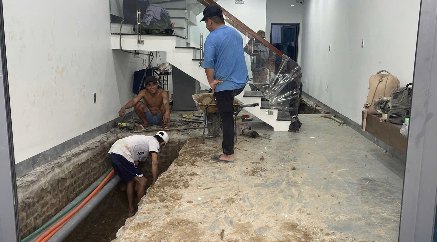 'Thần đèn' bắt đầu đào móng để di dời nhà xây nhầm ở Hải Phòng- Ảnh 1. 'Thần đèn' bắt đầu đào móng để di dời nhà xây nhầm ở Hải Phòng- Ảnh 1.