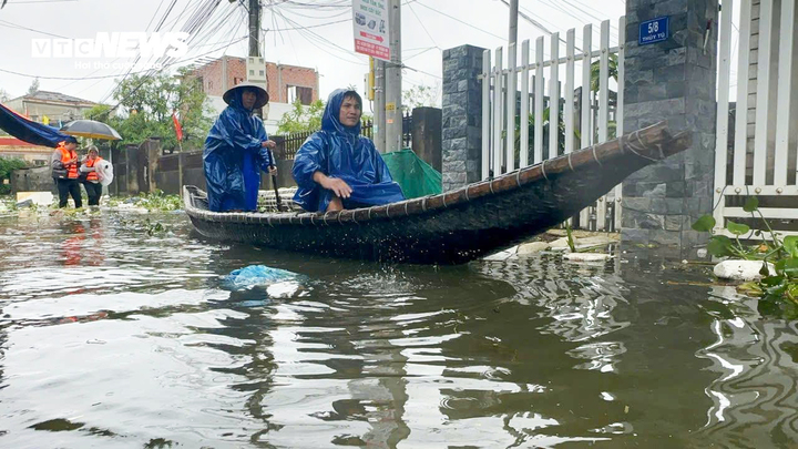 Dự báo thời tiết 30/10: Miền Bắc đón không khí lạnh, mưa lớn bao trùm miền Trung- Ảnh 1.