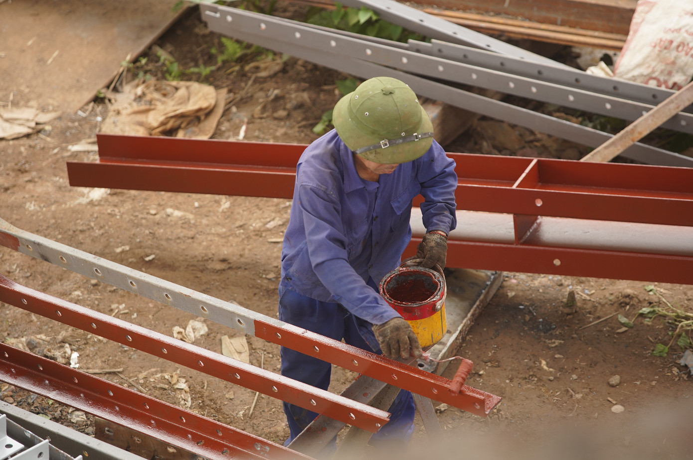 Cầu Long Biên được quây tôn, hạn chế lưu thông để trùng tu- Ảnh 9. Cầu Long Biên được quây tôn, hạn chế lưu thông để trùng tu- Ảnh 9.