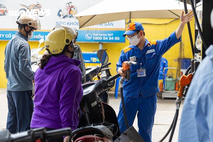 Giá xăng dầu đồng loạt tăng, mạnh nhất hơn 1.300 đồng/lít- Ảnh 1.