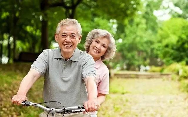 Chỉ khi về già bạn mới hiểu rằng: 3 kiểu người già này là hạnh phúc nhất, kiểu đầu tiên ít người có được, bạn sẽ thuộc kiểu nào?- Ảnh 2. Chỉ khi về già bạn mới hiểu rằng: 3 kiểu người già này là hạnh phúc nhất, kiểu đầu tiên ít người có được, bạn sẽ thuộc kiểu nào?- Ảnh 2.