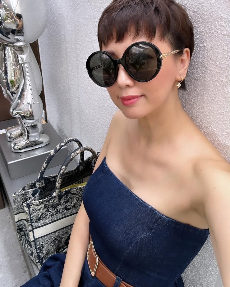 Mẹ vợ Đoàn Văn Hậu U50 cỡ này khiến hội gái trẻ rần rần xin vía: Có "thuốc chống già" cực tốt cho nội tiết, collagen căng tràn từ bên trong nhiều sao Việt cũng mê dùng- Ảnh 6. Mẹ vợ Đoàn Văn Hậu U50 cỡ này khiến hội gái trẻ rần rần xin vía: Có "thuốc chống già" cực tốt cho nội tiết, collagen căng tràn từ bên trong nhiều sao Việt cũng mê dùng- Ảnh 6.