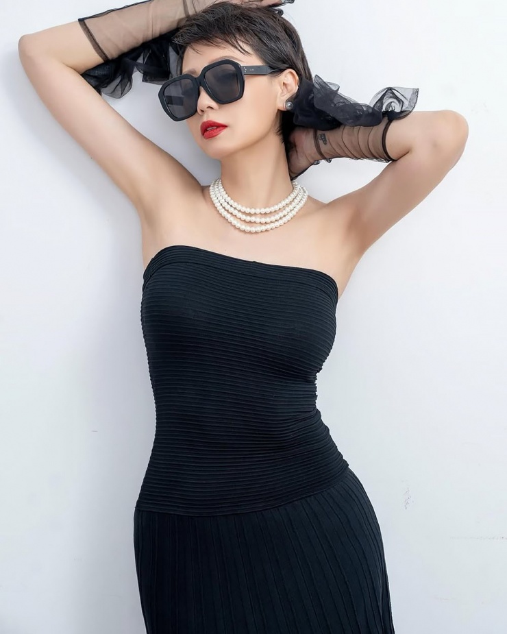 Mẹ vợ Đoàn Văn Hậu U50 cỡ này khiến hội gái trẻ rần rần xin vía: Có "thuốc chống già" cực tốt cho nội tiết, collagen căng tràn từ bên trong nhiều sao Việt cũng mê dùng- Ảnh 9. Mẹ vợ Đoàn Văn Hậu U50 cỡ này khiến hội gái trẻ rần rần xin vía: Có "thuốc chống già" cực tốt cho nội tiết, collagen căng tràn từ bên trong nhiều sao Việt cũng mê dùng- Ảnh 9.