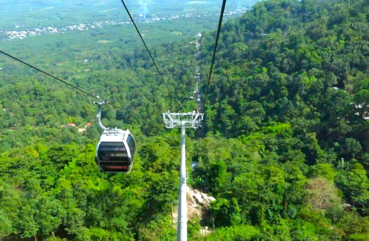 Ngọn núi từng xuất hiện ‘đĩa mây’ sắp thành khu du lịch sinh thái nghìn tỷ- Ảnh 5. Ngọn núi từng xuất hiện ‘đĩa mây’ sắp thành khu du lịch sinh thái nghìn tỷ- Ảnh 5.