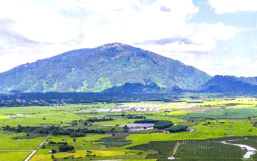 Ngọn núi từng xuất hiện ‘đĩa mây’ sắp thành khu du lịch sinh thái nghìn tỷ- Ảnh 9. Ngọn núi từng xuất hiện ‘đĩa mây’ sắp thành khu du lịch sinh thái nghìn tỷ- Ảnh 9.