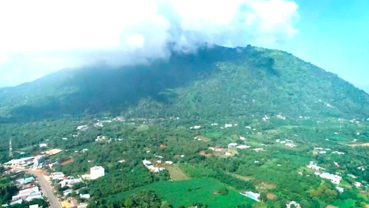 Ngọn núi từng xuất hiện ‘đĩa mây’ sắp thành khu du lịch sinh thái nghìn tỷ- Ảnh 7. Ngọn núi từng xuất hiện ‘đĩa mây’ sắp thành khu du lịch sinh thái nghìn tỷ- Ảnh 7.