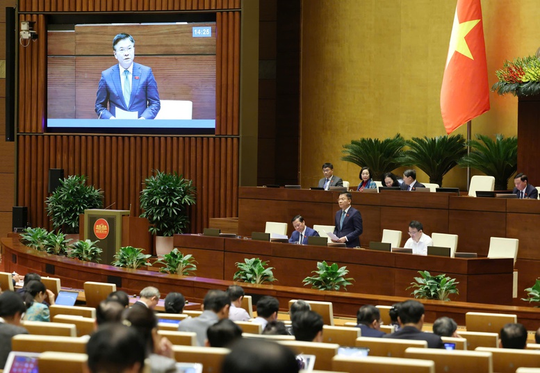 Phó Thủ tướng Lê Thành Long: Nợ công thấp hơn nhiều giới hạn quy định; chi đầu tư phát triển sẽ chiếm 40%- Ảnh 3. Phó Thủ tướng Lê Thành Long: Nợ công thấp hơn nhiều giới hạn quy định; chi đầu tư phát triển sẽ chiếm 40%- Ảnh 3.