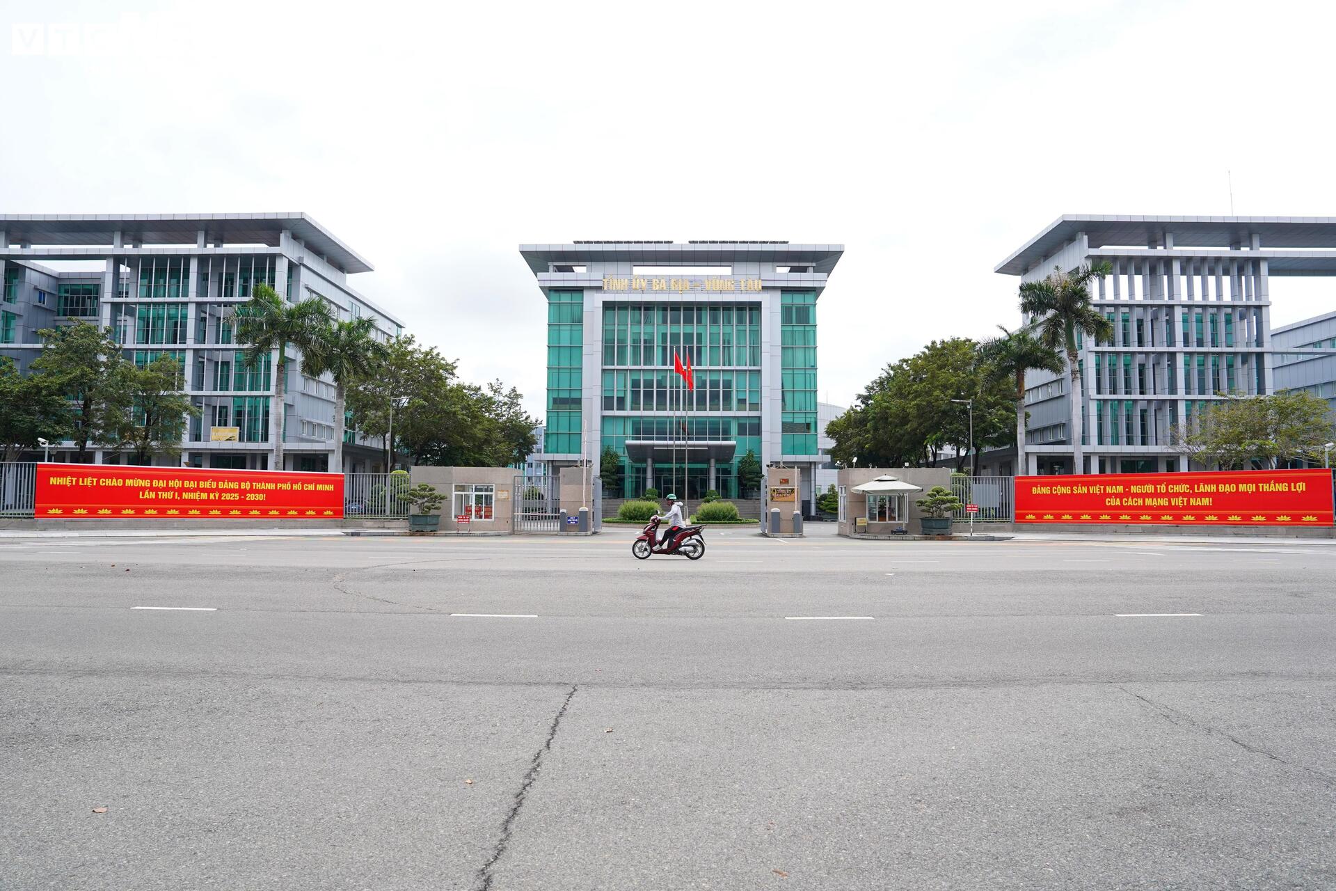 Cận cảnh trung tâm hành chính nghìn tỷ ở TP.HCM được đề xuất làm trường học- Ảnh 3. Cận cảnh trung tâm hành chính nghìn tỷ ở TP.HCM được đề xuất làm trường học- Ảnh 3.