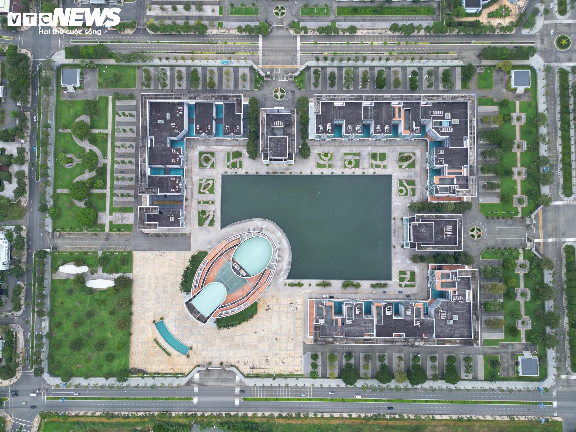 Cận cảnh trung tâm hành chính nghìn tỷ ở TP.HCM được đề xuất làm trường học- Ảnh 2. Cận cảnh trung tâm hành chính nghìn tỷ ở TP.HCM được đề xuất làm trường học- Ảnh 2.