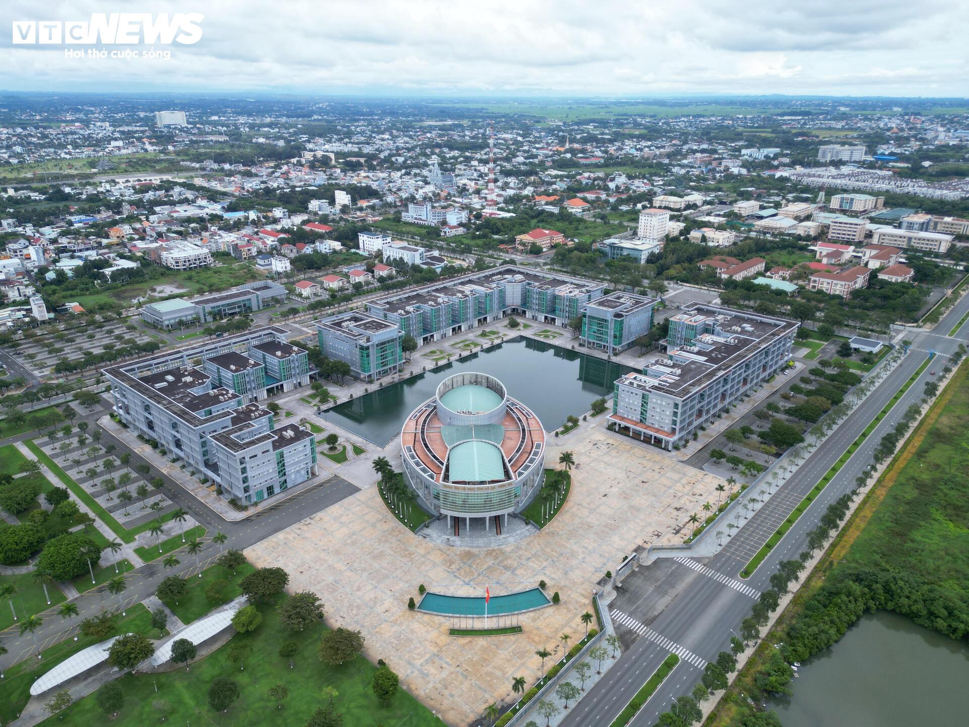 Cận cảnh trung tâm hành chính nghìn tỷ ở TP.HCM được đề xuất làm trường học- Ảnh 12. Cận cảnh trung tâm hành chính nghìn tỷ ở TP.HCM được đề xuất làm trường học- Ảnh 12.