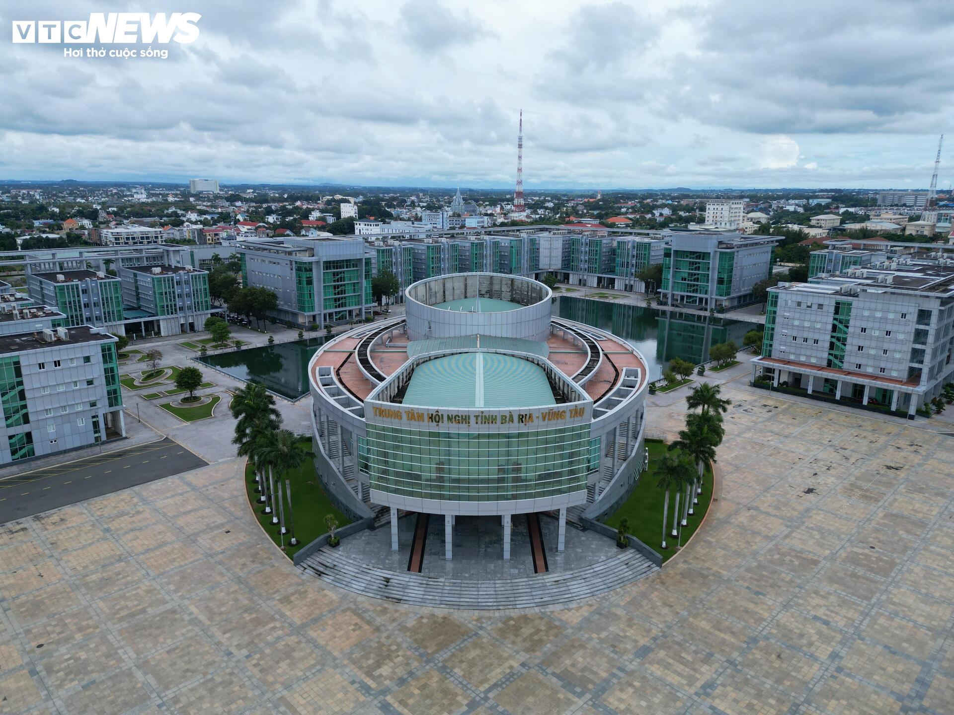 Cận cảnh trung tâm hành chính nghìn tỷ ở TP.HCM được đề xuất làm trường học- Ảnh 8. Cận cảnh trung tâm hành chính nghìn tỷ ở TP.HCM được đề xuất làm trường học- Ảnh 8.