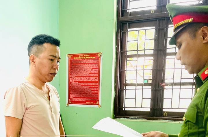 Chủ kênh TikTok 'Gia đình Hải Sen' bị khởi tố thêm tội trốn thuế- Ảnh 2. Chủ kênh TikTok 'Gia đình Hải Sen' bị khởi tố thêm tội trốn thuế- Ảnh 2.