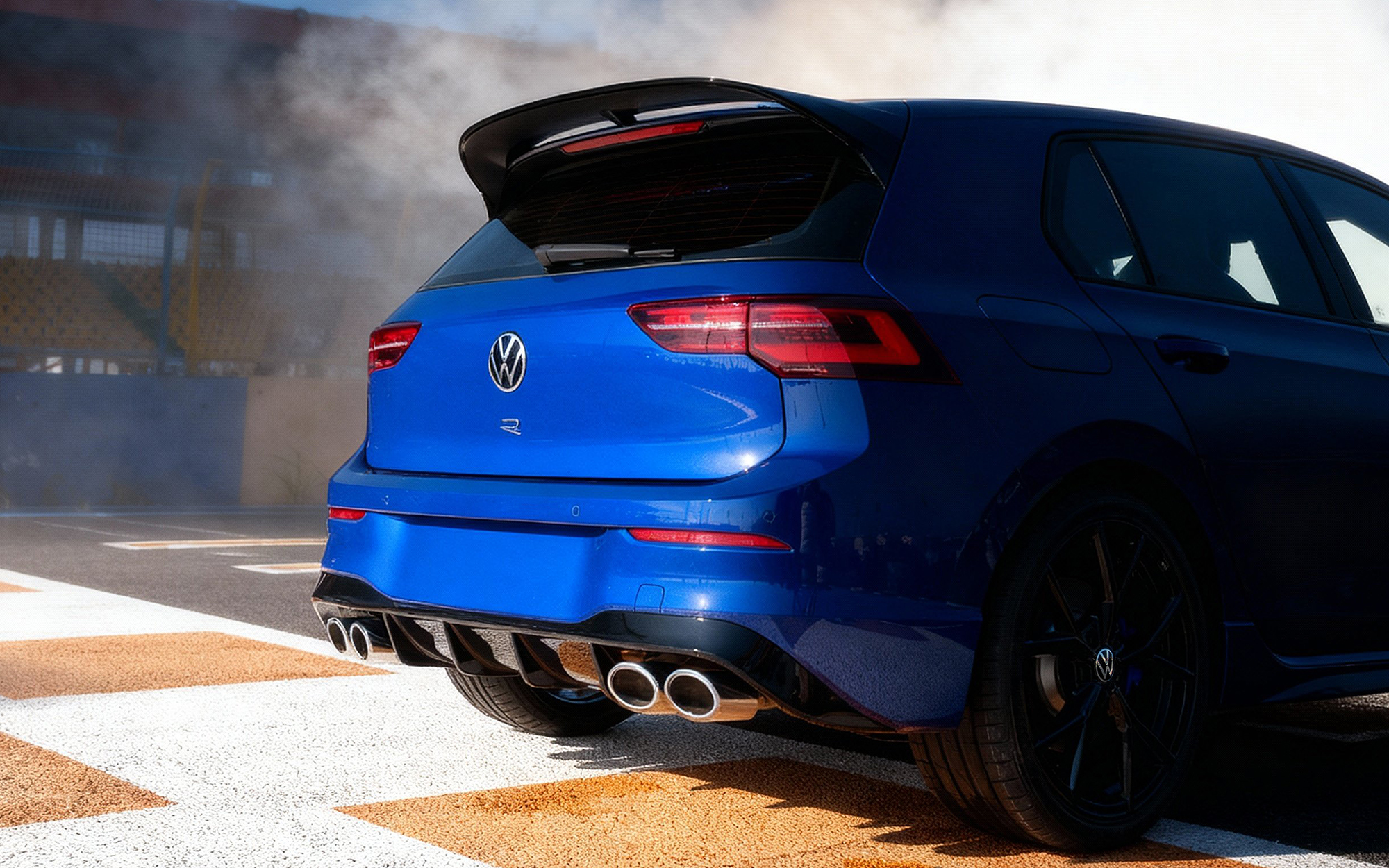 Volkswagen Golf ra mắt Việt Nam: Giá từ 798 triệu đồng, 6 phiên bản, mạnh nhất gần 320hp, thách thức Civic- Ảnh 4. Volkswagen Golf ra mắt Việt Nam: Giá từ 798 triệu đồng, 6 phiên bản, mạnh nhất gần 320hp, thách thức Civic- Ảnh 4.