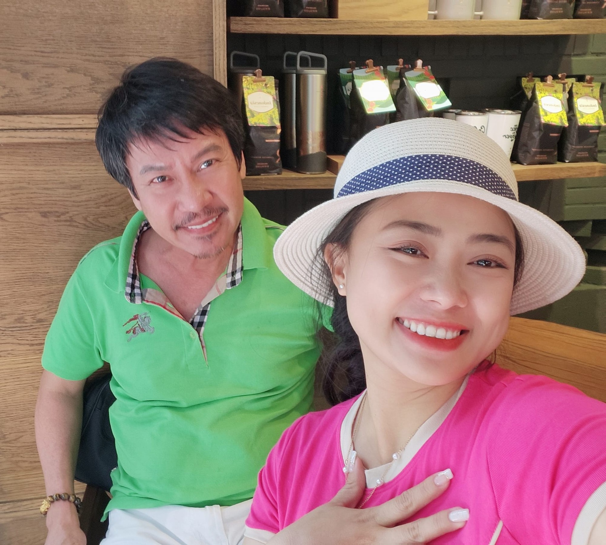 Nữ nghệ sĩ dành cả thanh xuân cho danh hài Việt hơn 30 tuổi, cưới 10 năm không sinh con vẫn hạnh phúc- Ảnh 4. Nữ nghệ sĩ dành cả thanh xuân cho danh hài Việt hơn 30 tuổi, cưới 10 năm không sinh con vẫn hạnh phúc- Ảnh 4.