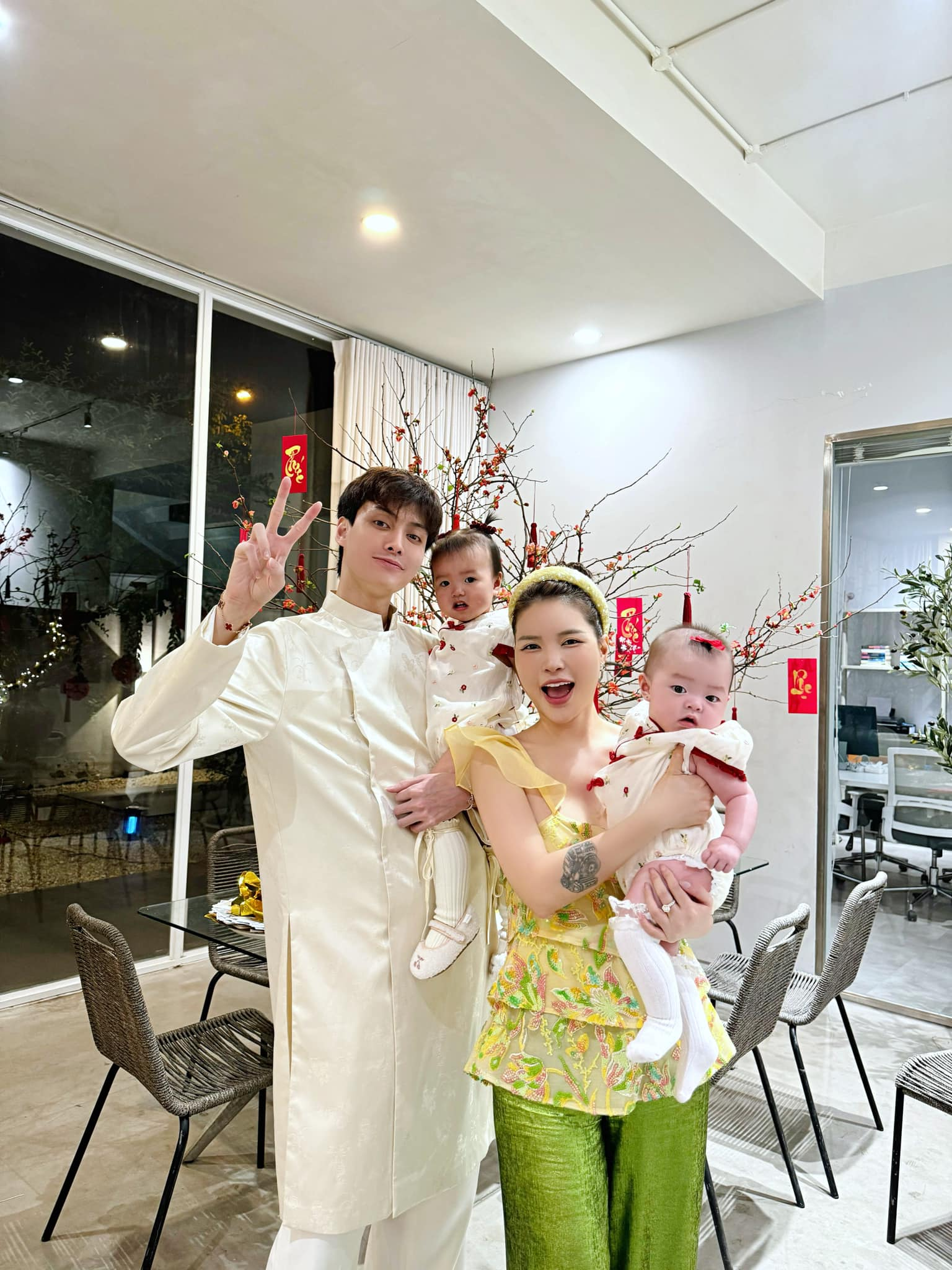 Cho con học trường quốc tế với học phí 400 triệu/năm, bố bỉm Tuấn Dương Cho con học trường quốc tế với học phí 400 triệu/năm, bố bỉm Tuấn Dương