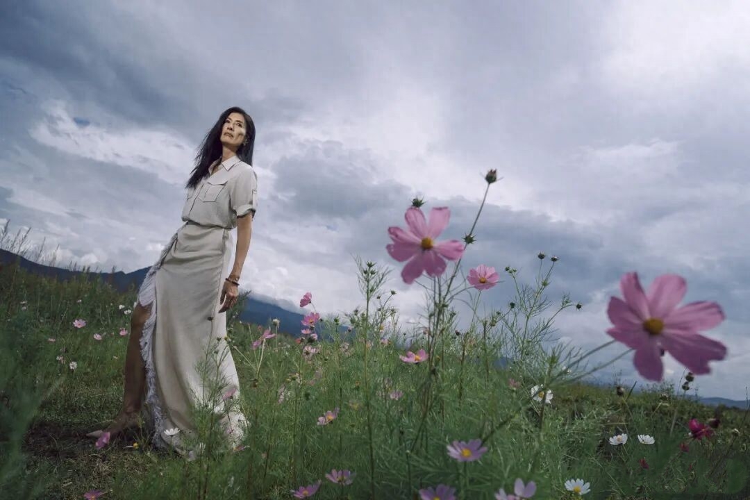 "Nàng dâu nhà Givenchy" phiên bản trung niên mới: 52 tuổi "khởi động" lại đời mình và bùng nổ thành siêu mẫu hạng A- Ảnh 1. "Nàng dâu nhà Givenchy" phiên bản trung niên mới: 52 tuổi "khởi động" lại đời mình và bùng nổ thành siêu mẫu hạng A- Ảnh 1.