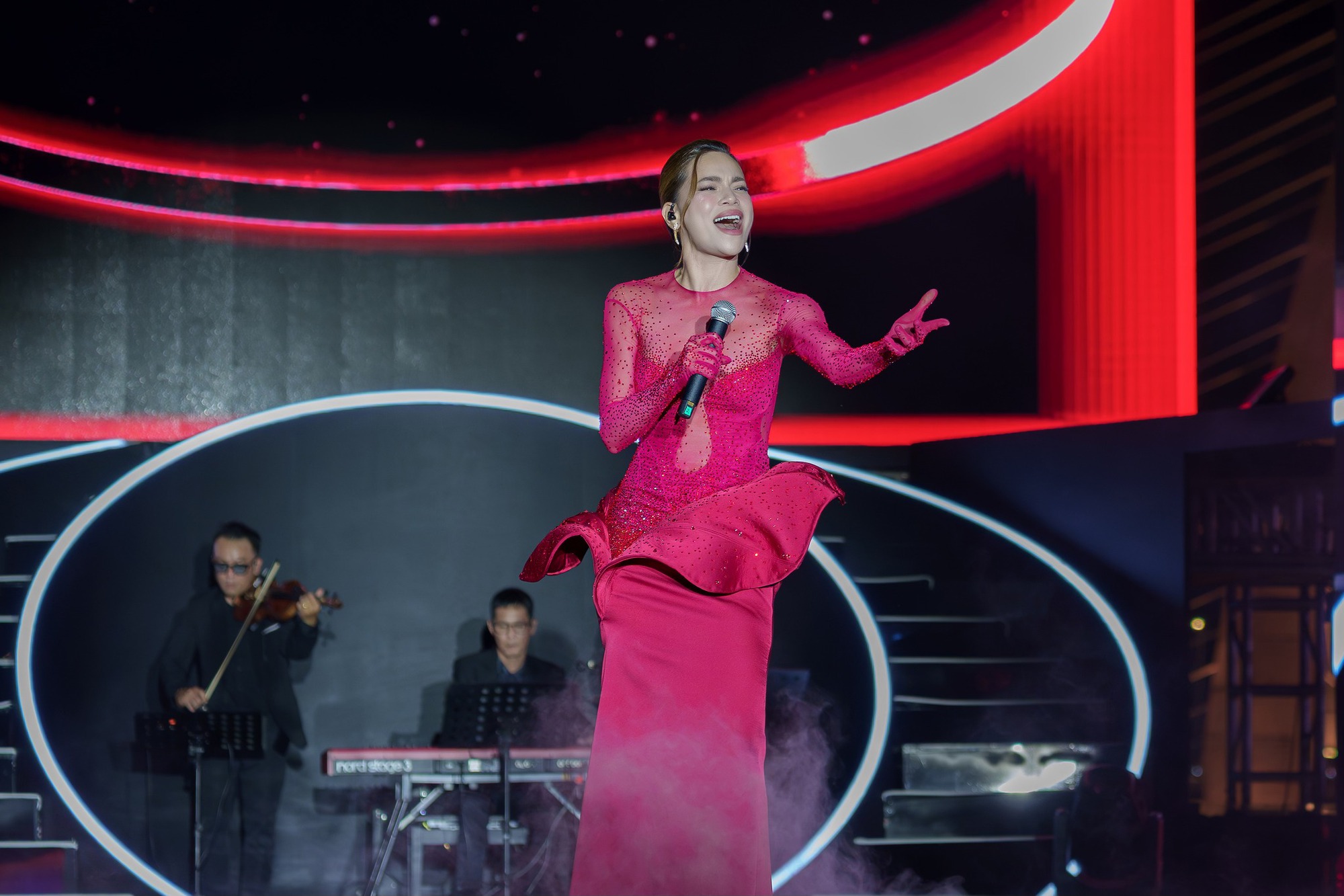 Ngại hết cả Hồ Ngọc Hà!- Ảnh 6. Ngại hết cả Hồ Ngọc Hà!- Ảnh 6.