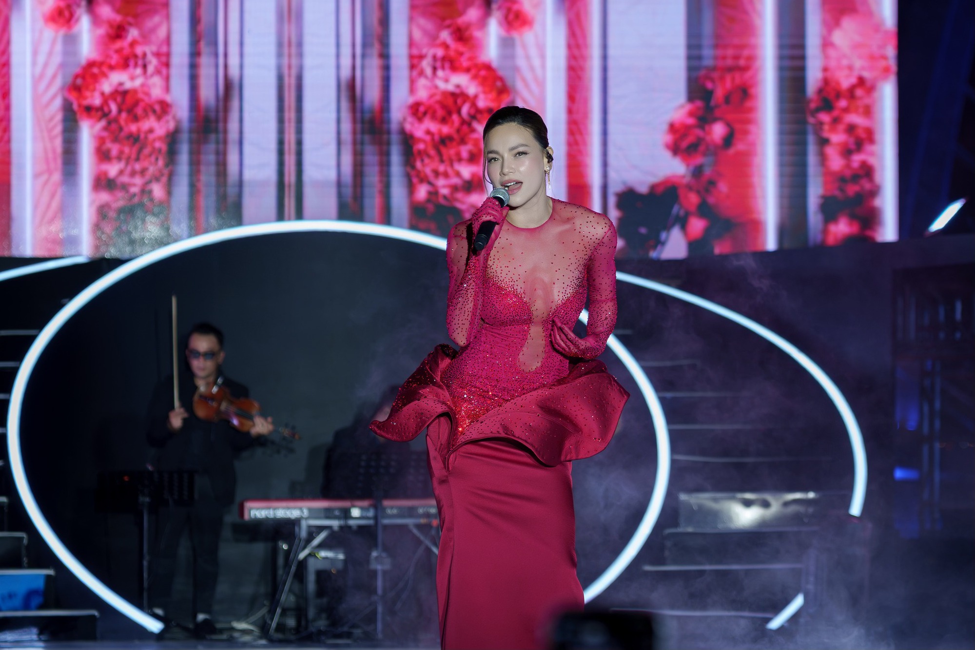 Ngại hết cả Hồ Ngọc Hà!- Ảnh 7. Ngại hết cả Hồ Ngọc Hà!- Ảnh 7.