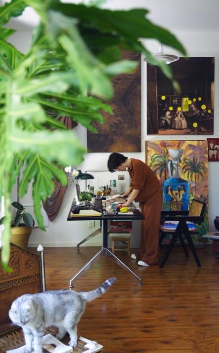 Sống một mình giữa ngôi nhà 350m2 đầy hơi ấm cùng Einstein, nữ nghệ sĩ 35 tuổi nhắn nhủ: Tự do không phải là bỏ đi mọi ràng buộc mà là...- Ảnh 3.